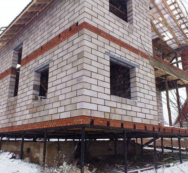 Монтаж свайно-винтового фундамента под дом из пеноблока в Электрогорске